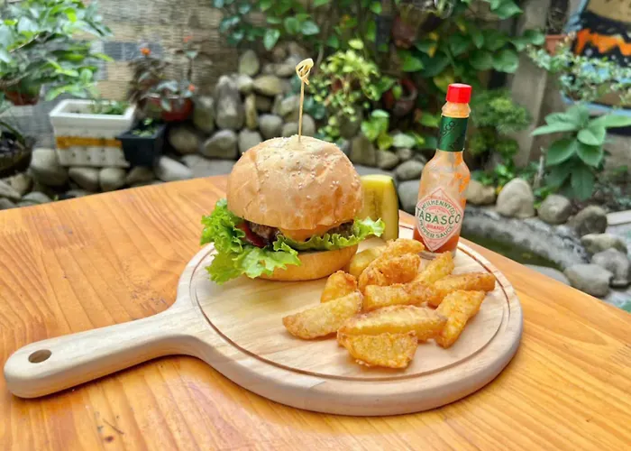 Hostel Fancy With Vegetarian And Vegan Restaurant Ha Long