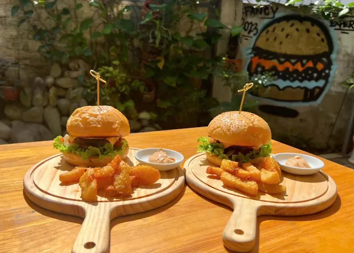 Fancy With Vegetarian And Vegan Restaurant Hostel